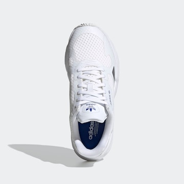 ADIDAS ORIGINALS Rövid szárú sportcipők 'FALCON' - fehér