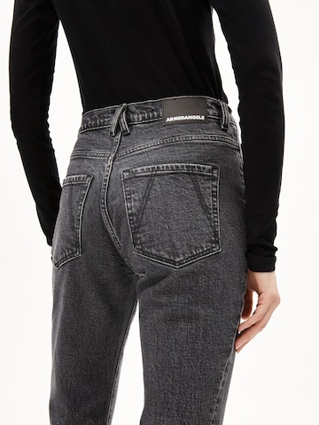 Coupe slim Jean ' VELAARI ' ARMEDANGELS en gris