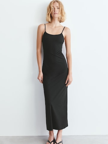 Pull&Bear Jurk in Zwart: voorkant