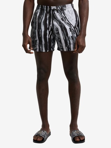 Carlo Colucci Board Shorts 'De Cicco' in Grey: front