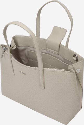 Calvin Klein Shopper in Grau