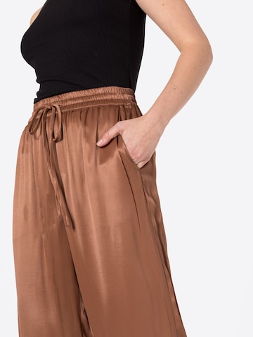 minimum Zvonové kalhoty Kalhoty 'DOROLA' – hnědá