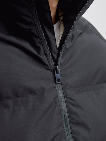 juoda JACK & JONES Žieminė striukė 'JJESOHO'