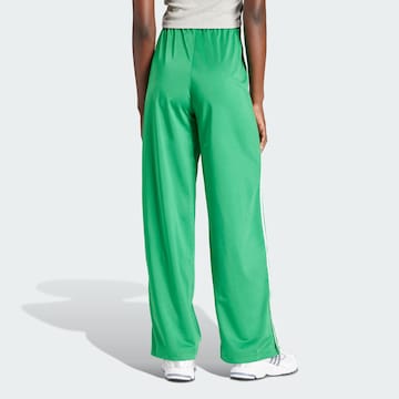 ADIDAS ORIGINALS Szeroka nogawka Spodnie 'Firebird' w kolorze zielony