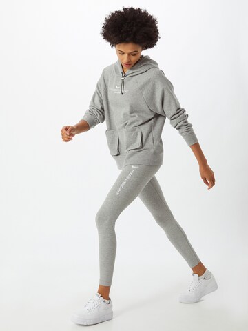 Skinny Pantaloni sportivi 'Swoosh' di Nike Sportswear in grigio