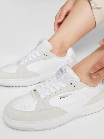 Baskets basses 'Doublecourt Soft VTG' PUMA en blanc : devant