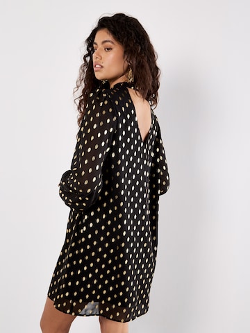 Robe Apricot en noir