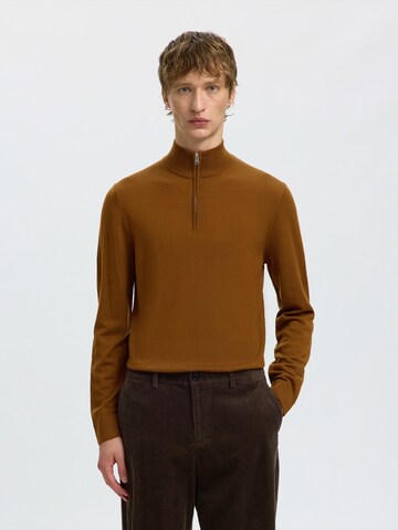 SELECTED Sweater 'SLHTRAY' in Brown: front