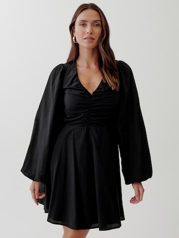 Robe 'ARIYAH' Tussah en noir : devant