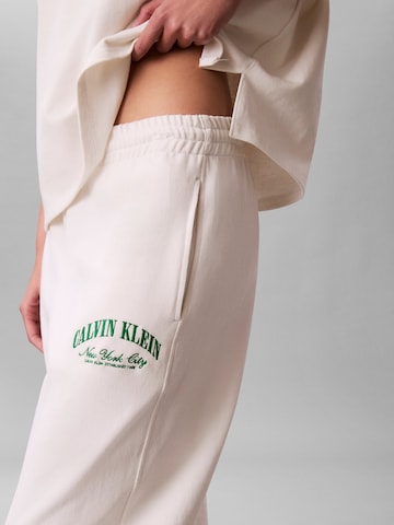 Calvin Klein Tapered Hose 'Heritage' in Weiß