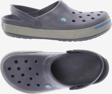 Crocs Sandalen 43 in Grau: predná strana