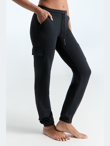 True North Tapered Pants 'Cargohose' in Black