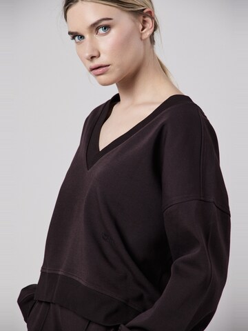 Sweat-shirt 'Felpa Scollo a V Loose Fit in Interlock Wood' OWN Off With Nature en marron