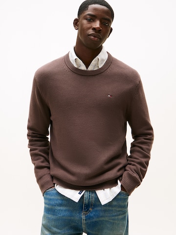 Pull-over 'ESS' Tommy Jeans en marron : devant