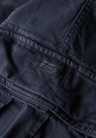 Regular Pantalon cargo Superdry en bleu