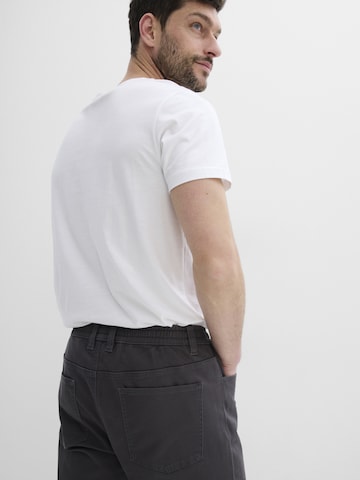 Regular Pantalon bonprix en gris