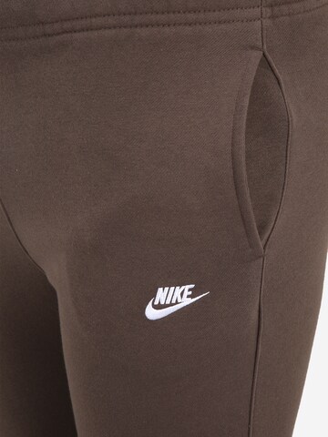 Nike Sportswear Дънки Tapered Leg Панталон 'Club Fleece' в зелено