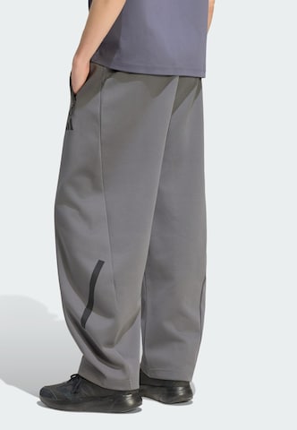 Wide leg Pantaloni sportivi 'Z.N.E.' di ADIDAS SPORTSWEAR in grigio