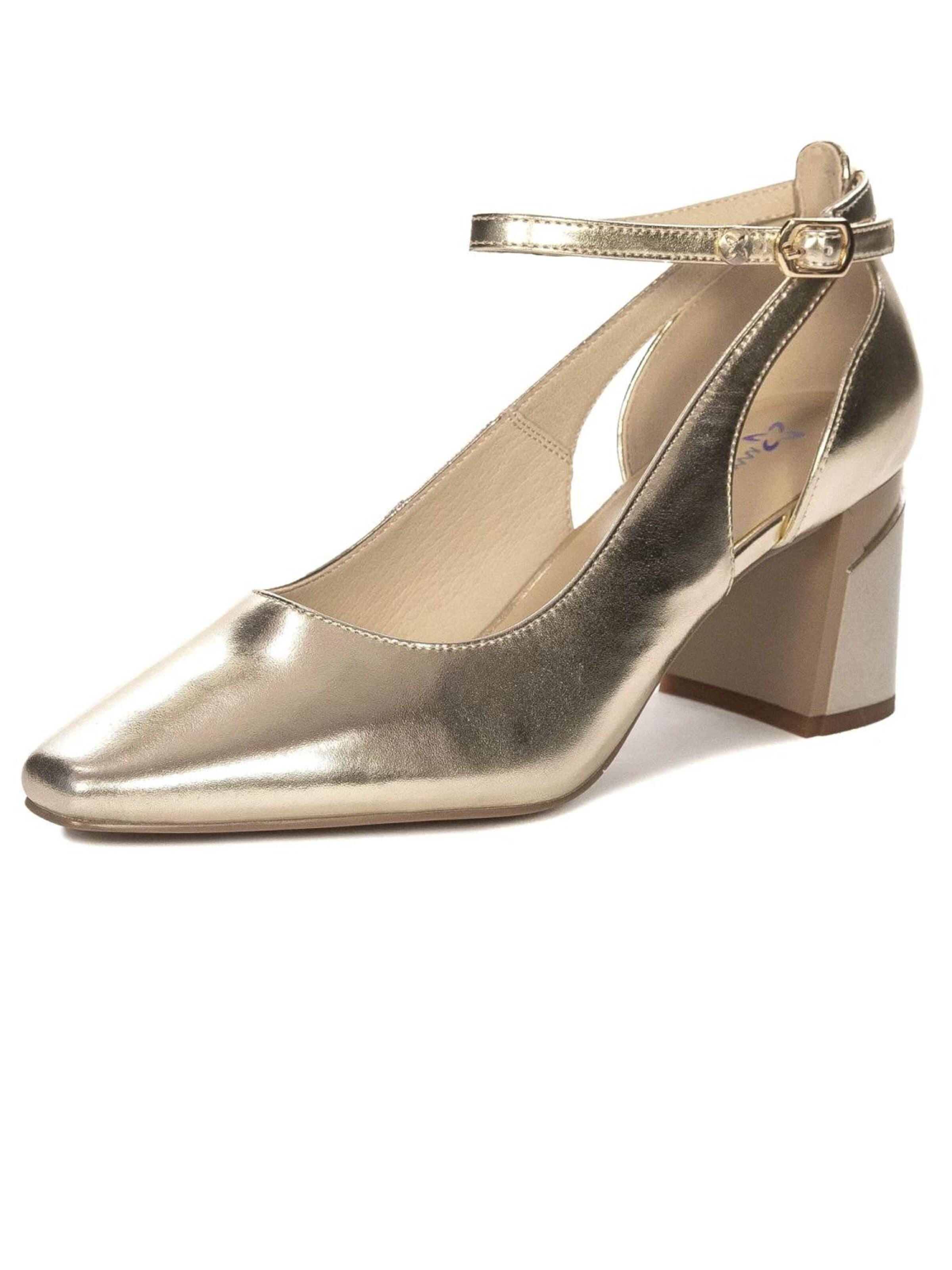 Maciejka Pumps in Gold: front