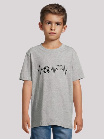 T-Shirt 'Heartbeat Soccer' F4NT4STIC en gris : devant