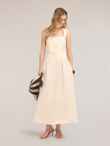 Robe MOTIVI en beige
