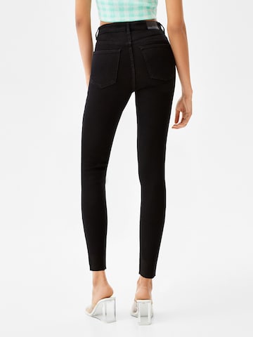 Bershka Skinny Jeans in Schwarz