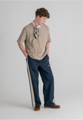 T-Shirt 'Hometown' Prohibited en gris