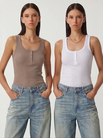 Happiness İstanbul Top 'Camis' – hnědá: přední strana