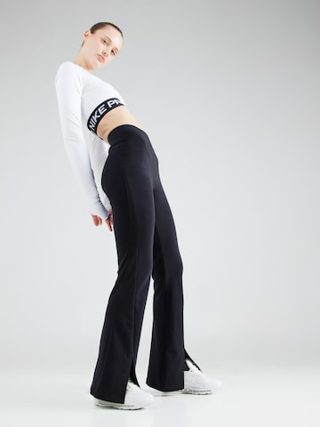 Flared Leggings 'Air' di Nike Sportswear in nero