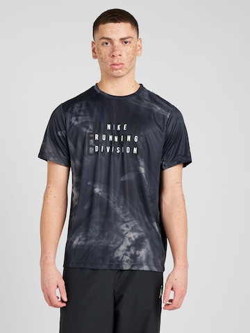 NIKE Λειτουργικό μπλουζάκι 'Run Division Rise 365' σε μαύρο: μπροστά