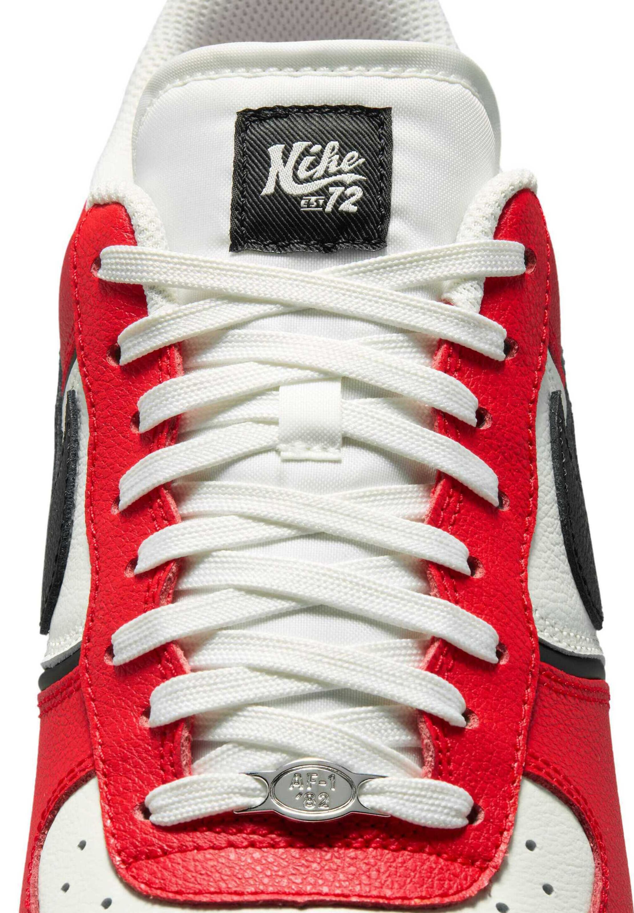 Nike Sportswear Низкие кроссовки 'Air Force 1 '07 LV8' в Красный
