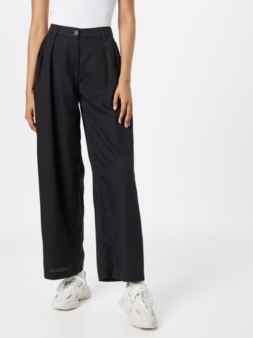 WEEKDAY Loose fit Pleat-front trousers 'Hazel' in Black: front