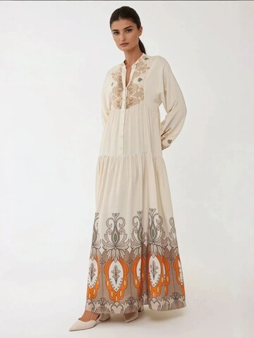 Hiccup - Vestidos camiseiros em bege