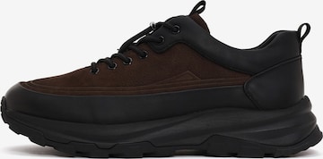 Derimod - Zapatillas deportivas bajas en marrón: frente