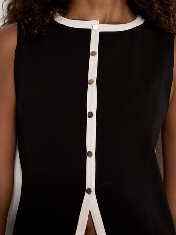 Apricot Vest ' ' in Black
