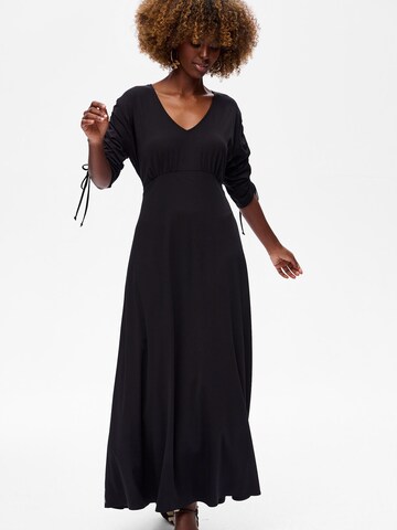 Blue Shadow Kleid‌‌‌‌‌‌ in Schwarz