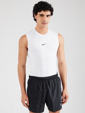 NIKE Функционална тениска в бяло: отпред