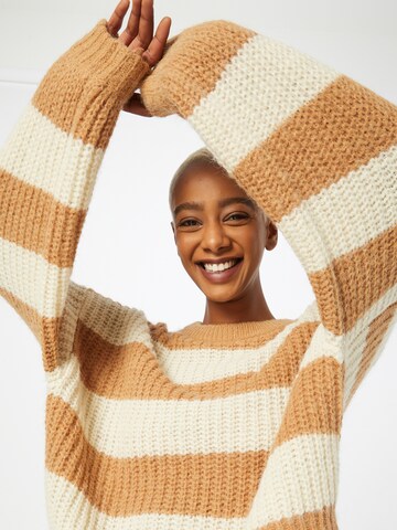 LEVI'S ® Neulepaita 'Persimmon Sweater' värissä beige