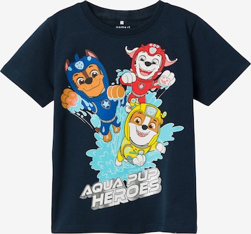 NAME IT T-shirt 'MANSE PAWPATROL' i blå: framsida