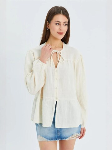 MixRay Blouse in White: front