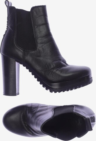 Tommy Jeans Dress Boots in 36 in Black: front