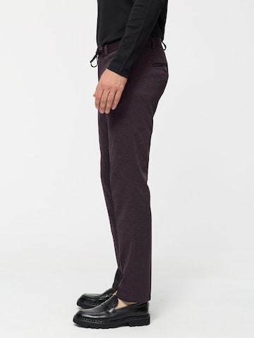 Zuitable Slim fit Pants 'DiSpartaflex SE' in Red