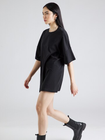 Noisy may Dress in Black: front