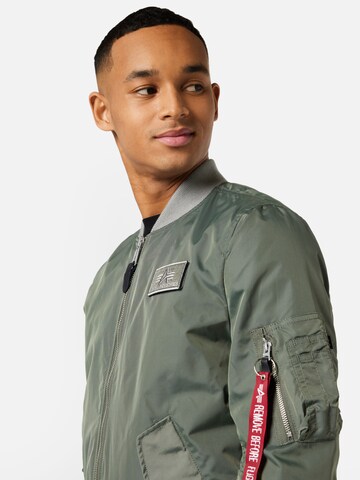 ALPHA INDUSTRIES Kurtka przejściowa w kolorze zielony