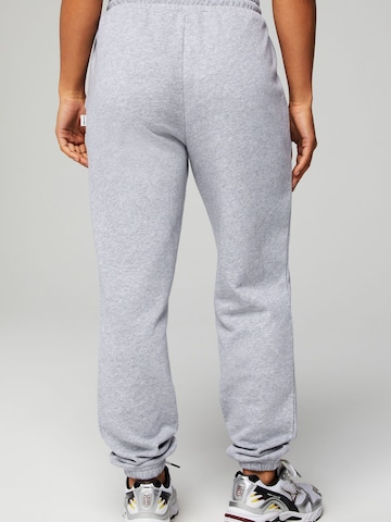 Fabletics Tapered Sporthose 'The Year Round' in Grau