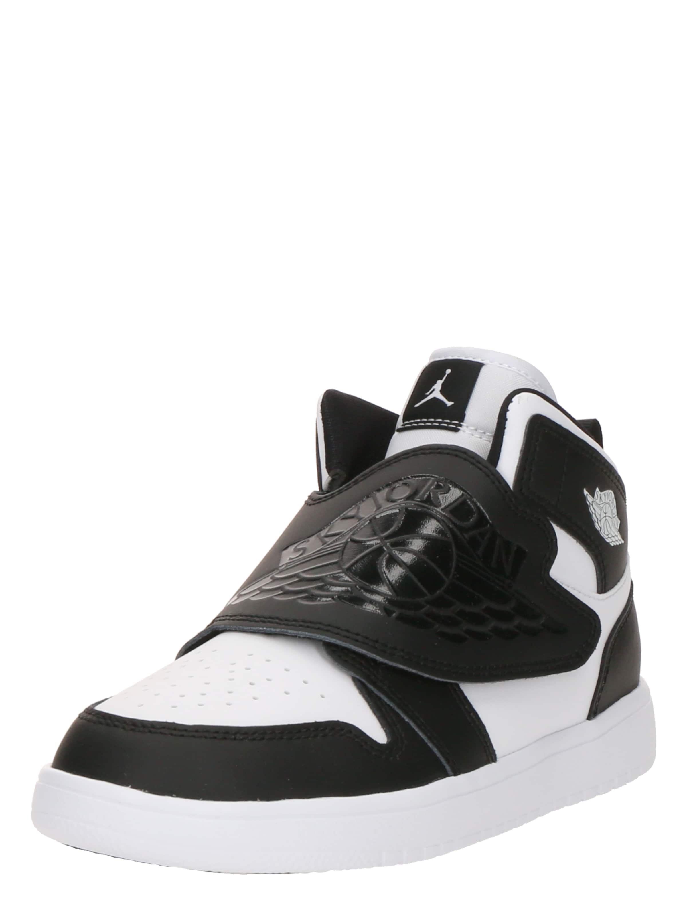 Baskets 'Sky 1' Jordan en noir : devant