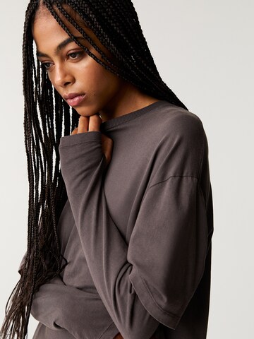 Pull&Bear Shirt in Grey