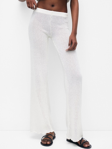 Regular Pantalon Pull&Bear en beige : devant