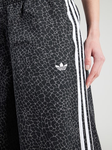 ADIDAS ORIGINALS - Pierna ancha Vaquero 'FBD' en negro