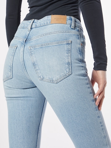 Gina Tricot Flared Jeans in Blau